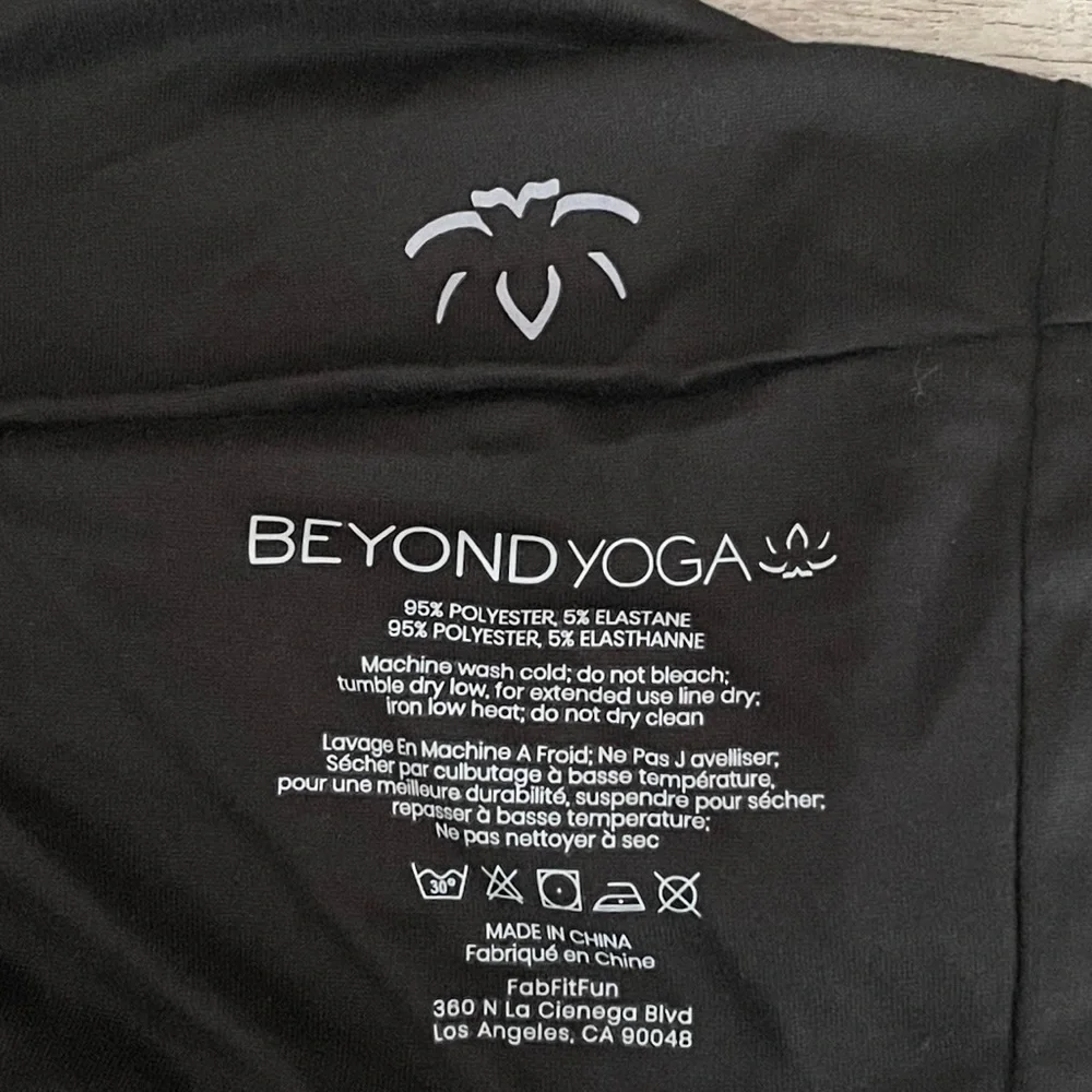 🌺 Beyond Yoga Hidden Pocket Black Lightweight Soft  Infinity Scarf